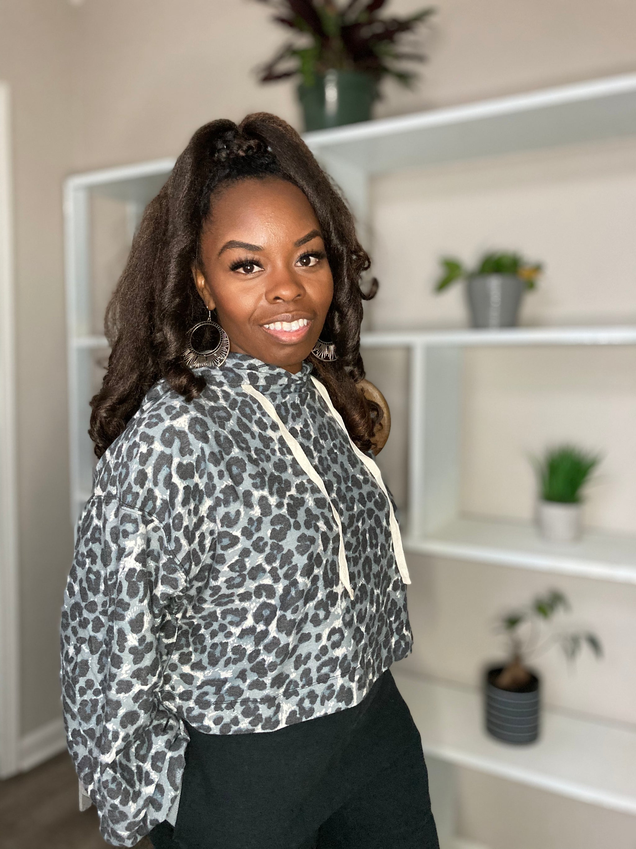 Carli Leopard Print Crop Hoodie (Gray) – Swann Salon Studio